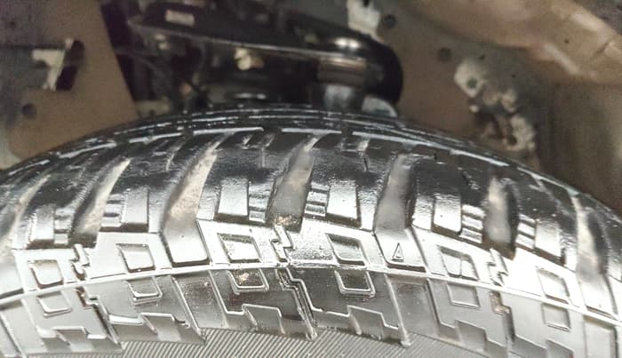 2017 Ford Endeavour TITANIUM 3.2 4X4 AT, Diesel, Automatic, 86,194 km, Left Front Tyre Tread