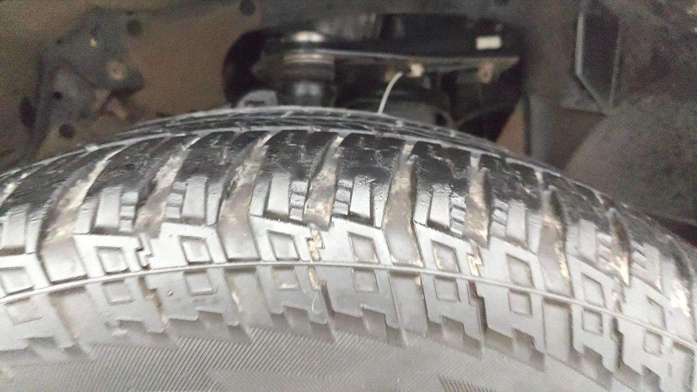 2017 Ford Endeavour TITANIUM 3.2 4X4 AT, Diesel, Automatic, 86,194 km, Right Front Tyre Tread