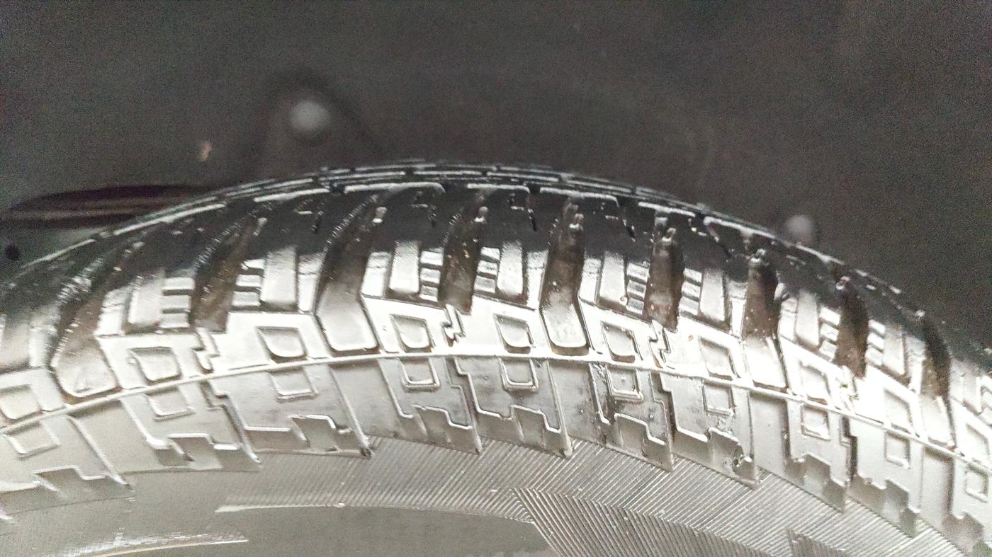 2017 Ford Endeavour TITANIUM 3.2 4X4 AT, Diesel, Automatic, 86,194 km, Right Rear Tyre Tread
