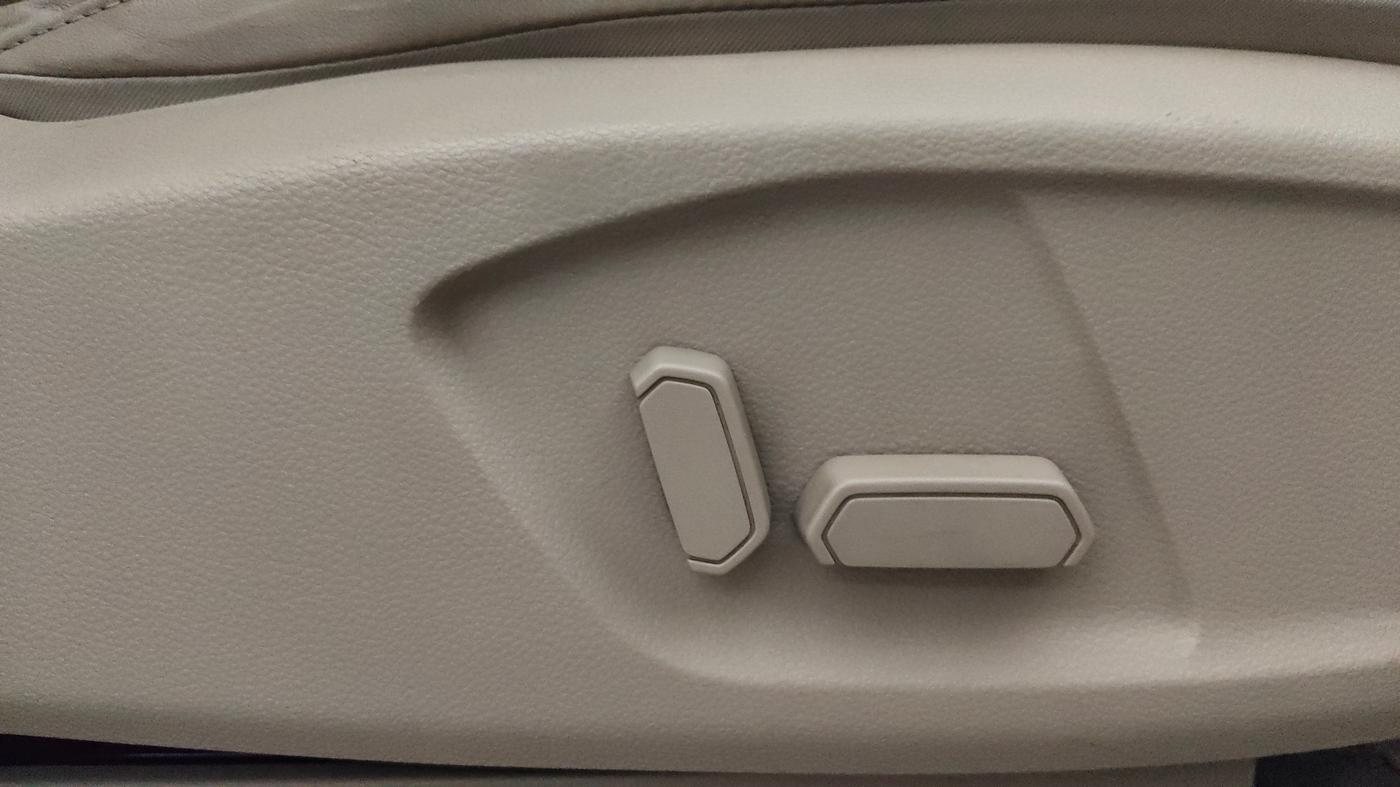 2017 Ford Endeavour TITANIUM 3.2 4X4 AT, Diesel, Automatic, 86,194 km, Driver Side Adjustment Panel