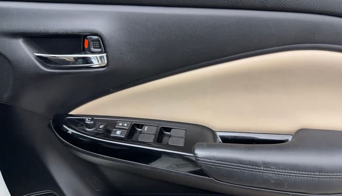 2022 Toyota Glanza V AMT, Petrol, Automatic, 41,044 km, Driver Side Door Panels Control