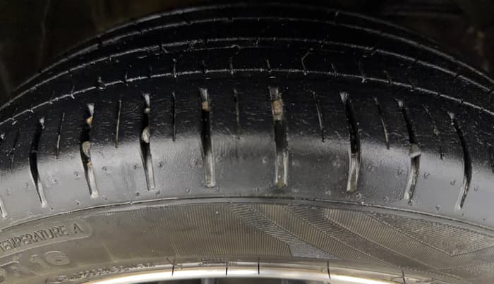 2022 Toyota Glanza V AMT, Petrol, Automatic, 41,044 km, Right Front Tyre Tread