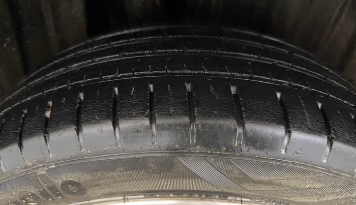 2022 Toyota Glanza V AMT, Petrol, Automatic, 41,044 km, Right Rear Tyre Tread