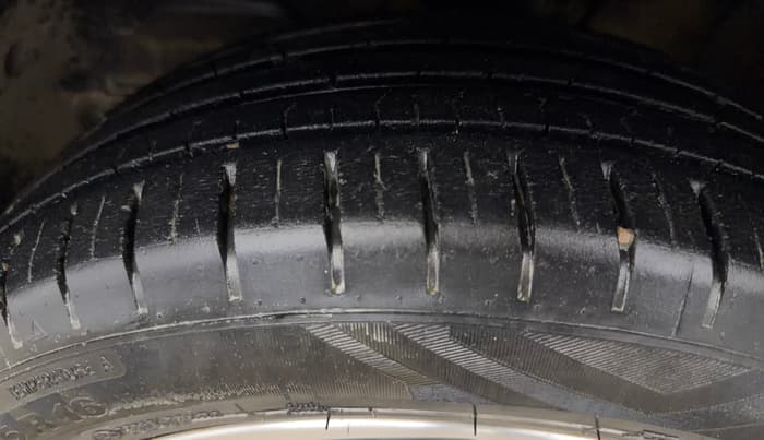 2022 Toyota Glanza V AMT, Petrol, Automatic, 41,044 km, Left Front Tyre Tread