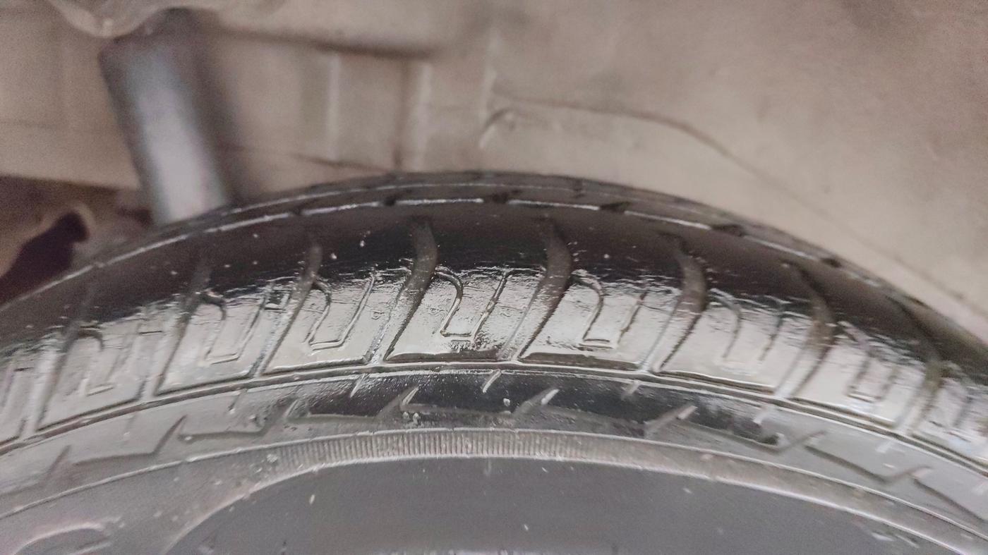 2016 Maruti Wagon R 1.0 VXI AMT, Petrol, Automatic, 37,665 km, Right Rear Tyre Tread