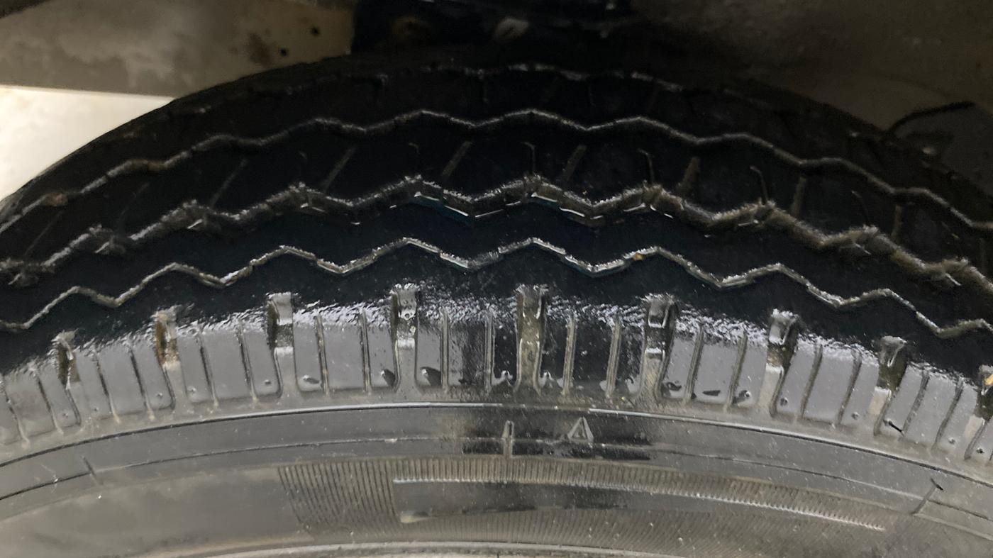 2022 Maruti Eeco 5 STR AC (O), Petrol, Manual, 24,174 km, Left Front Tyre Tread