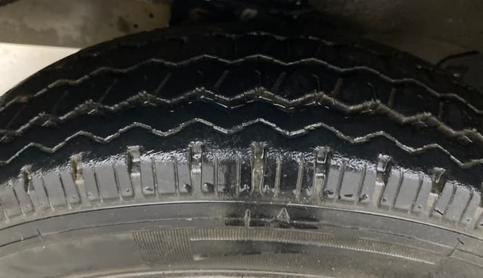 2022 Maruti Eeco 5 STR AC (O), Petrol, Manual, 24,174 km, Left Front Tyre Tread