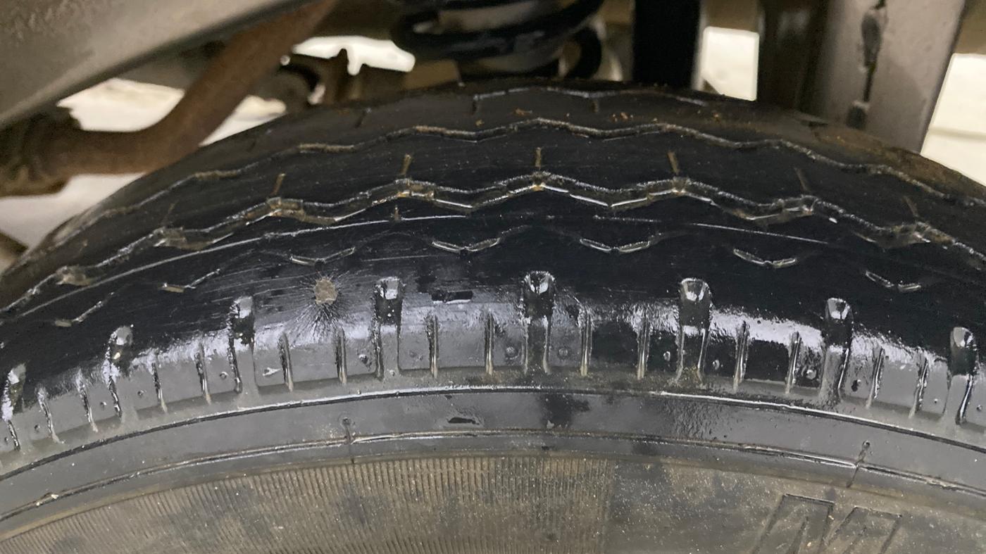 2022 Maruti Eeco 5 STR AC (O), Petrol, Manual, 24,174 km, Left Rear Tyre Tread