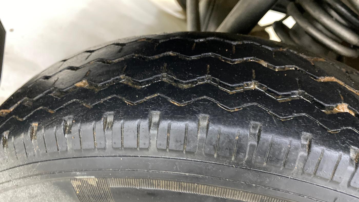 2022 Maruti Eeco 5 STR AC (O), Petrol, Manual, 24,174 km, Right Rear Tyre Tread