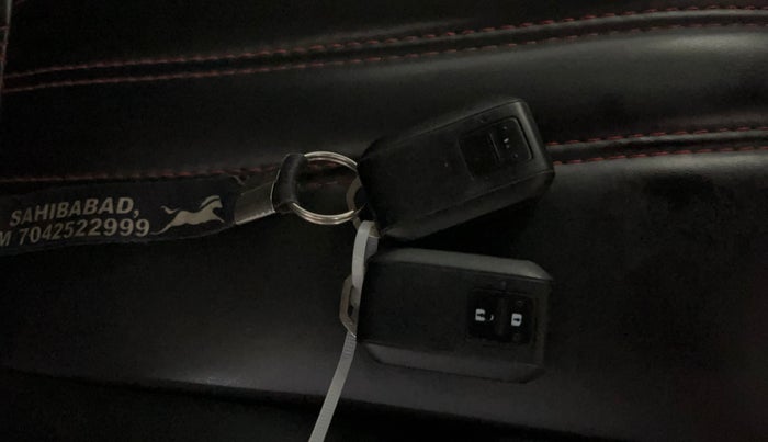 2021 Toyota Glanza G, Petrol, Manual, 73,283 km, Key Close Up