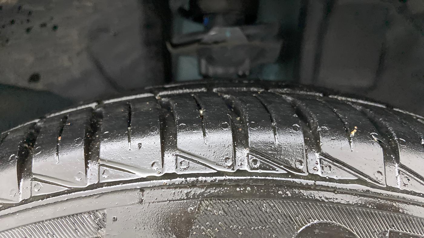 2022 Renault Kwid CLIMBER AMT 1.0, Petrol, Automatic, 9,526 km, Right Front Tyre Tread