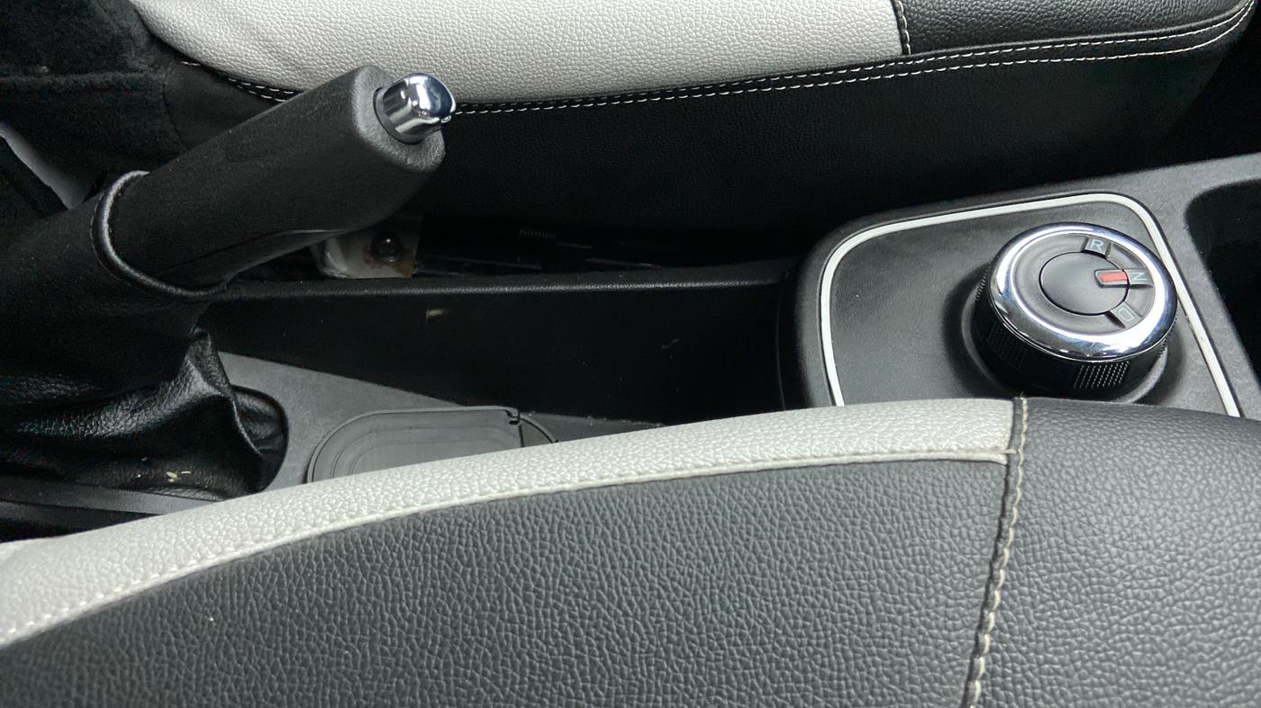 2022 Renault Kwid CLIMBER AMT 1.0, Petrol, Automatic, 9,526 km, Gear Lever