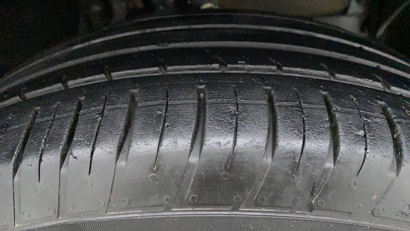 2020 Renault Duster RXZ, Petrol, Manual, 28,759 km, Left Front Tyre Tread