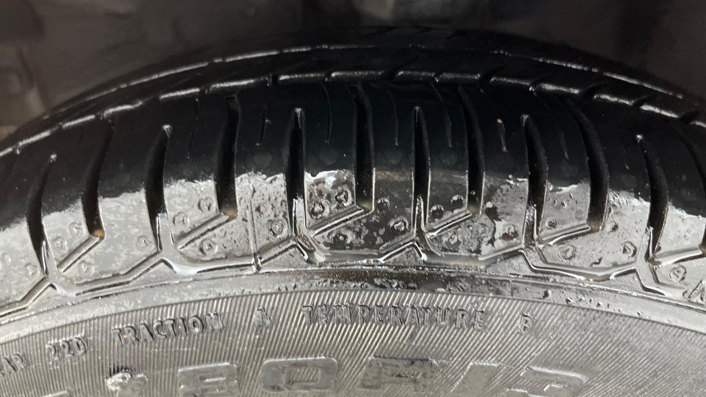 2015 Hyundai i10 MAGNA 1.1, Petrol, Manual, 60,003 km, Left Front Tyre Tread
