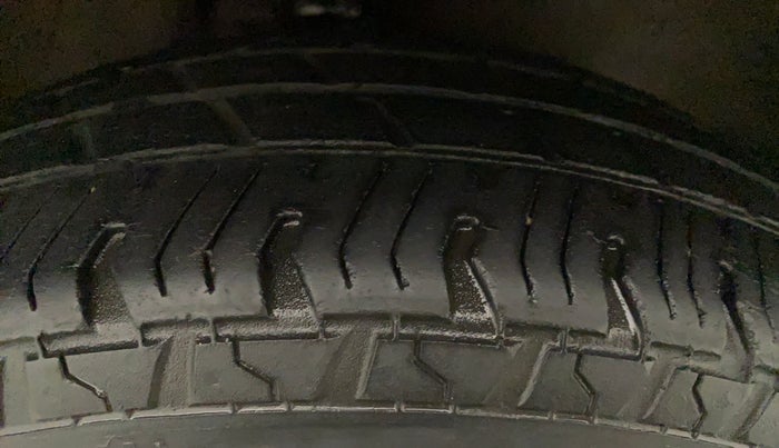 2014 Maruti Alto 800 LXI CNG, CNG, Manual, 81,907 km, Right Front Tyre Tread