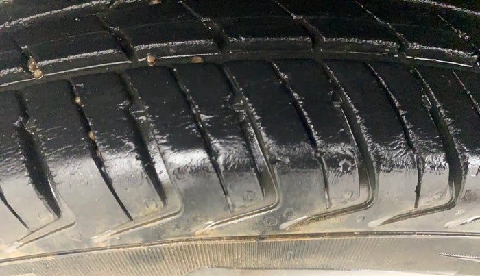 2019 Renault Kwid RXT 1.0 AMT, Petrol, Automatic, 29,160 km, Right Rear Tyre Tread