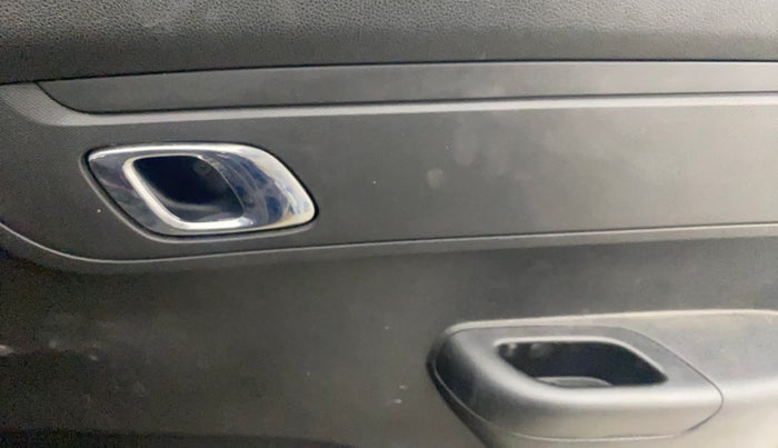 2019 Renault Kwid RXT 1.0 AMT, Petrol, Automatic, 29,160 km, Driver Side Door Panels Control