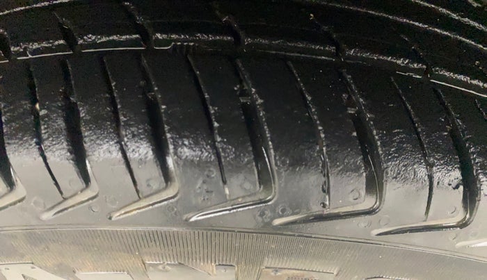 2019 Renault Kwid RXT 1.0 AMT, Petrol, Automatic, 29,160 km, Left Front Tyre Tread