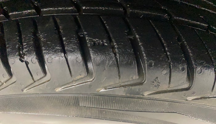 2019 Renault Kwid RXT 1.0 AMT, Petrol, Automatic, 29,160 km, Right Front Tyre Tread