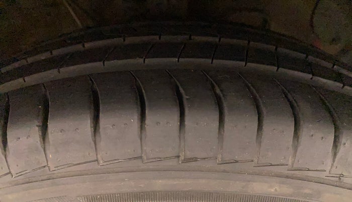 2018 Hyundai NEW SANTRO MAGNA CNG, CNG, Manual, 50,058 km, Right Front Tyre Tread