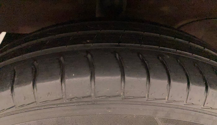 2018 Hyundai NEW SANTRO MAGNA CNG, CNG, Manual, 50,058 km, Right Rear Tyre Tread