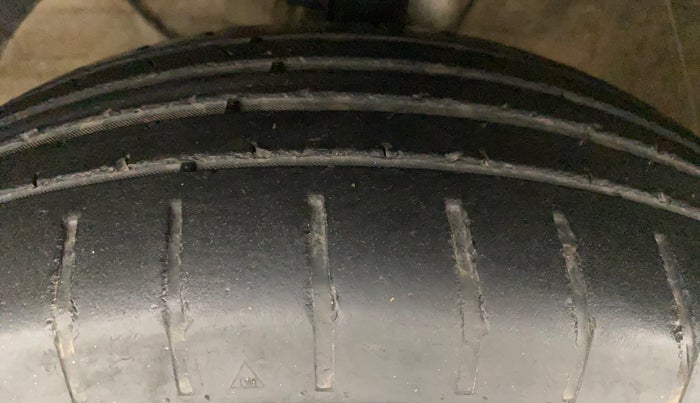 2019 Maruti Swift ZDI PLUS AMT, Diesel, Automatic, 36,072 km, Left Front Tyre Tread