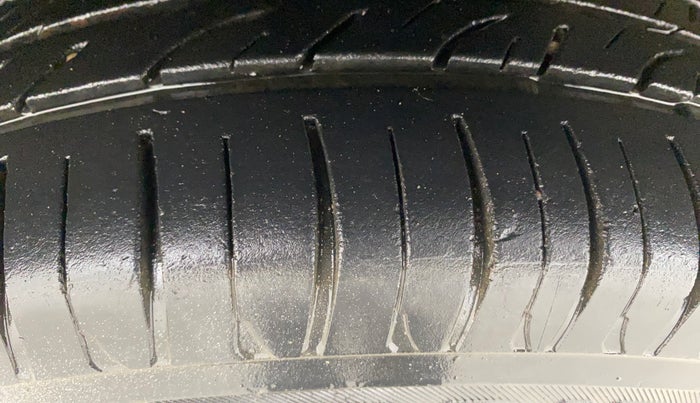 2016 Honda Brio VX AT, Petrol, Automatic, 60,365 km, Left Front Tyre Tread