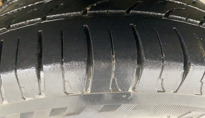 2016 Honda Brio VX AT, Petrol, Automatic, 60,365 km, Left Rear Tyre Tread