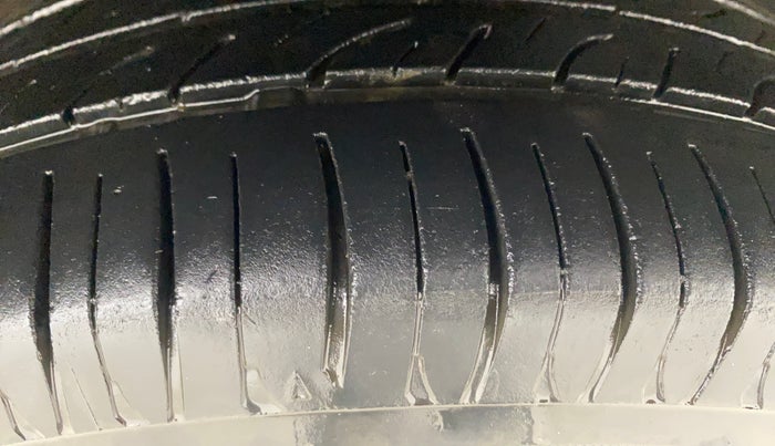 2016 Honda Brio VX AT, Petrol, Automatic, 60,365 km, Right Front Tyre Tread