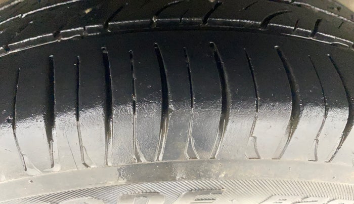 2016 Honda Brio VX AT, Petrol, Automatic, 60,365 km, Right Rear Tyre Tread