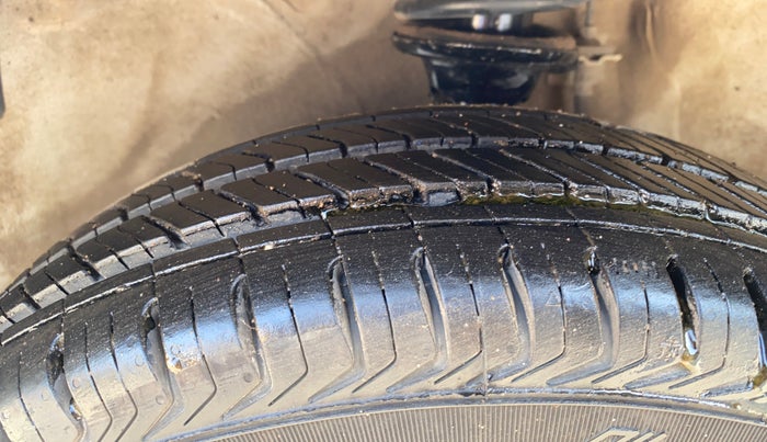 2016 Maruti Alto 800 LXI, Petrol, Manual, 30,295 km, Left Front Tyre Tread