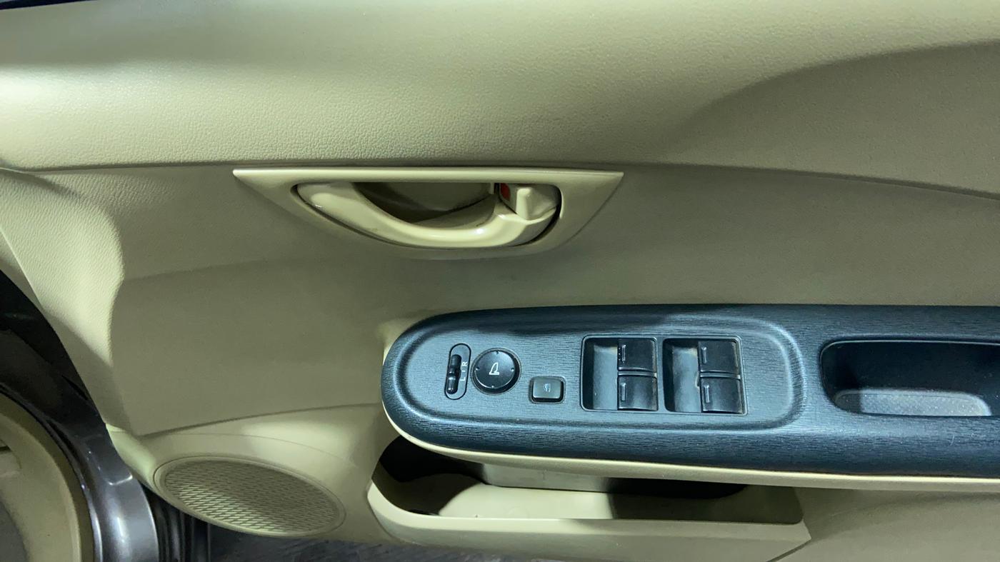 2015 Honda Brio S MT, Petrol, Manual, 55,193 km, Driver Side Door Panels Control