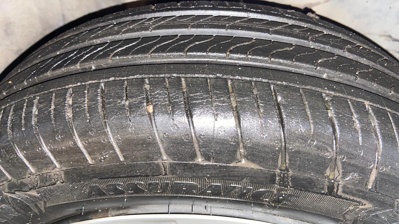 2015 Honda Brio S MT, Petrol, Manual, 55,193 km, Right Front Tyre Tread