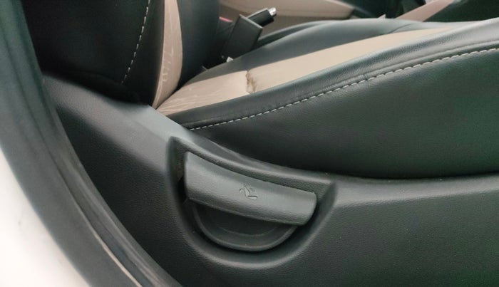 2018 Hyundai Grand i10 SPORTZ 1.2 KAPPA VTVT, Petrol, Manual, 98,288 km, Driver Side Adjustment Panel