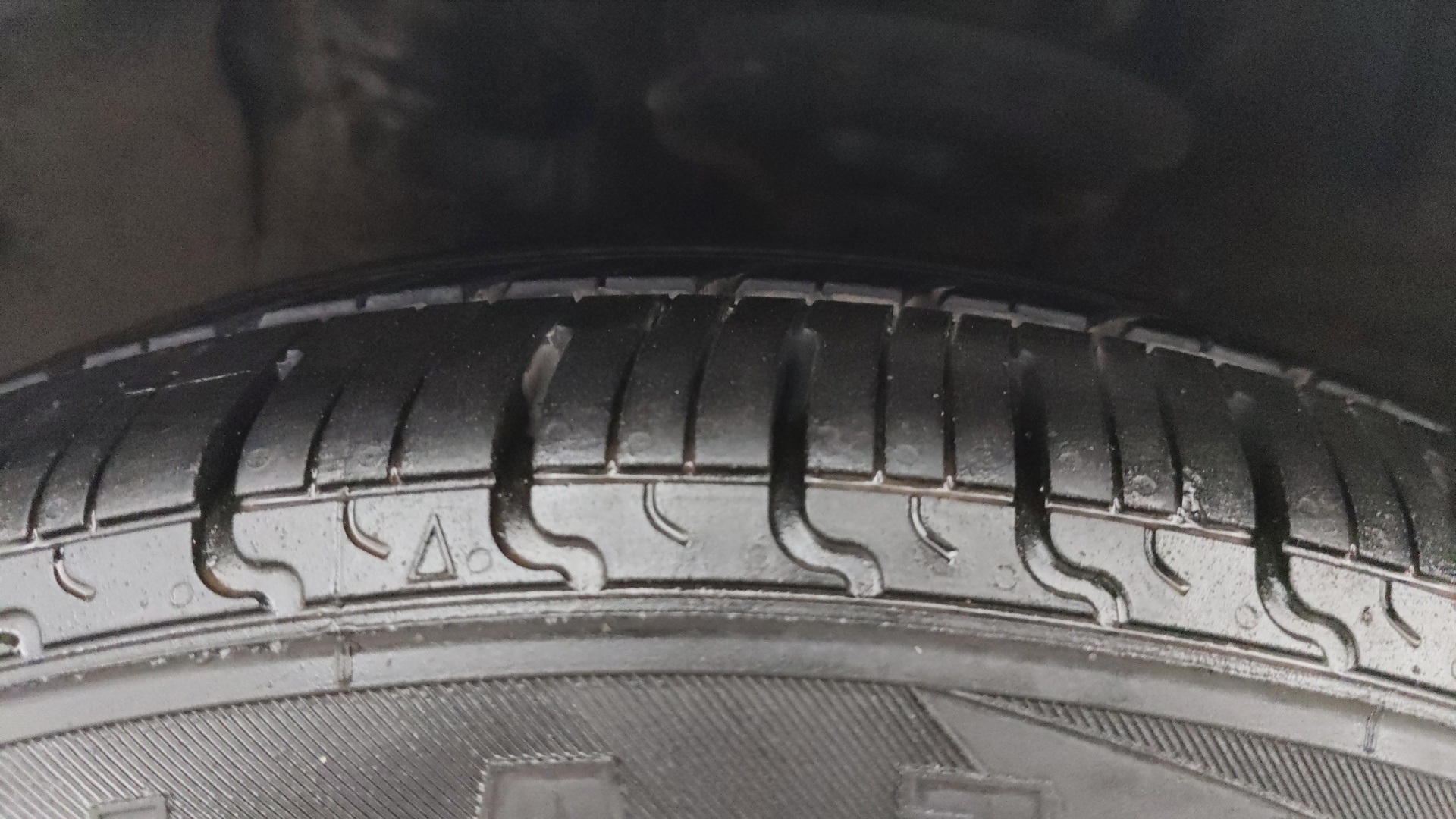 camera-Left-Front-Tyre-Tread