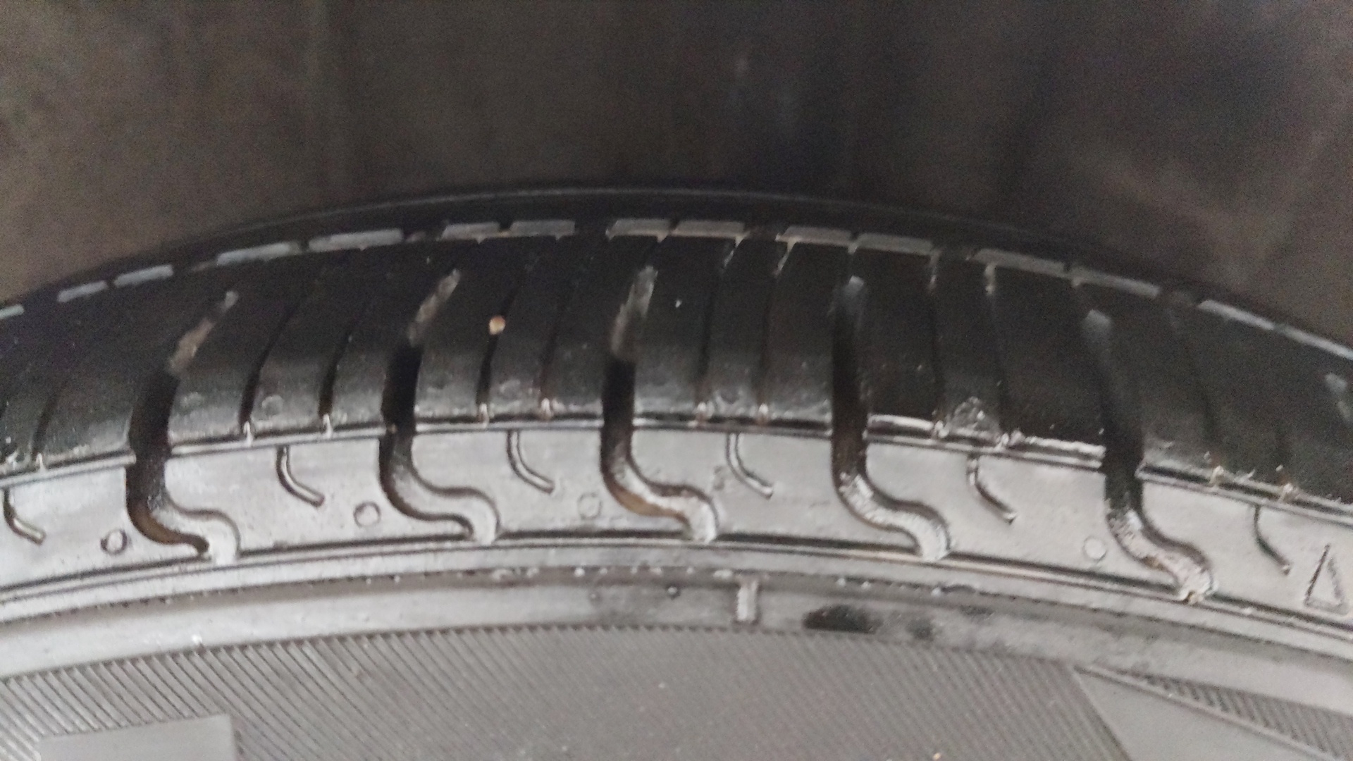 camera-Left-Rear-Tyre-Tread