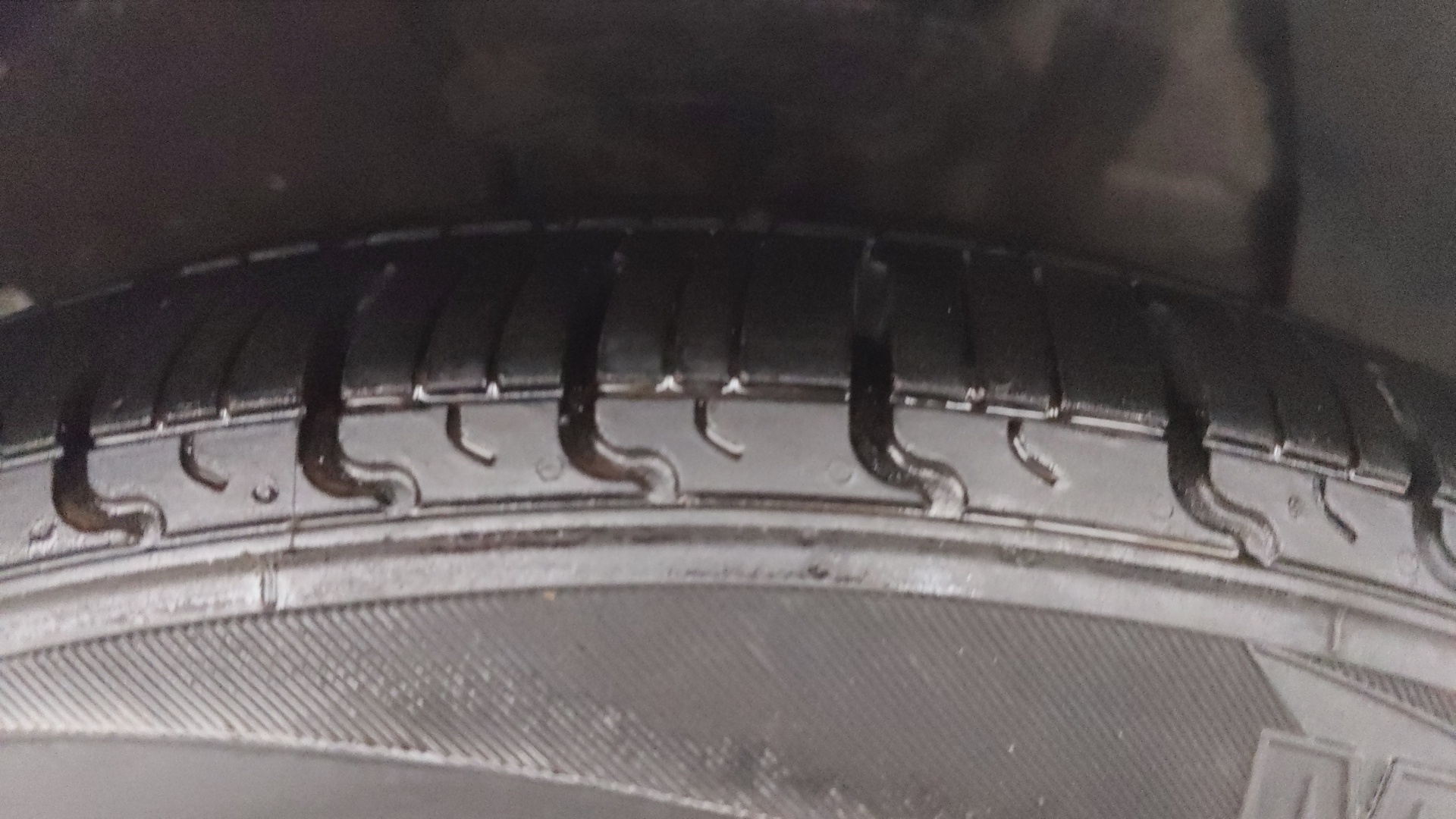camera-Right-Front-Tyre-Tread