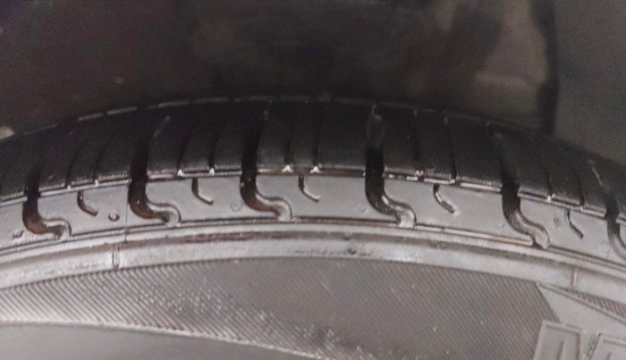 2018 Hyundai Grand i10 SPORTZ 1.2 KAPPA VTVT, Petrol, Manual, 98,288 km, Right Front Tyre Tread