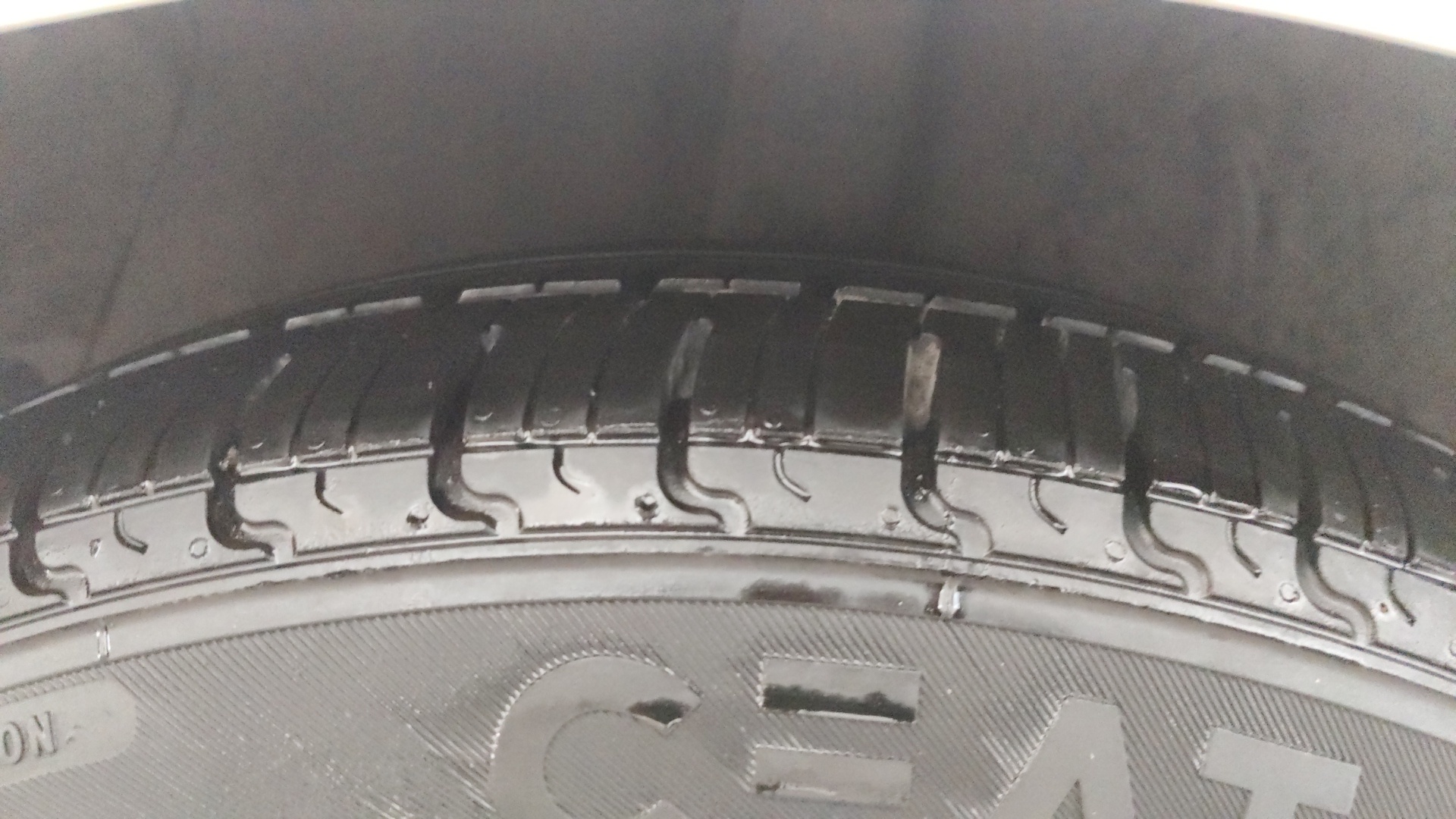camera-Right-Rear-Tyre-Tread