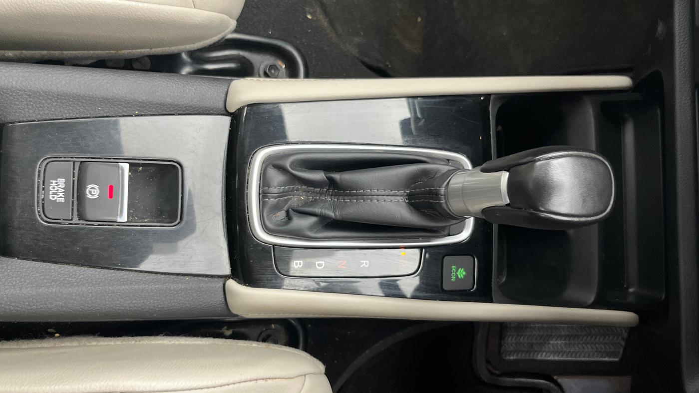 2024 Honda City EHEV ZX, Hybrid, Automatic, 49,648 km, Gear Lever
