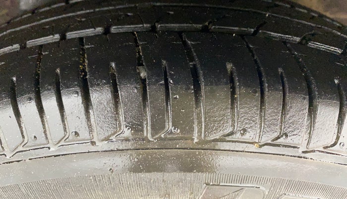 2014 Hyundai i10 SPORTZ 1.1, Petrol, Manual, 19,140 km, Left Rear Tyre Tread