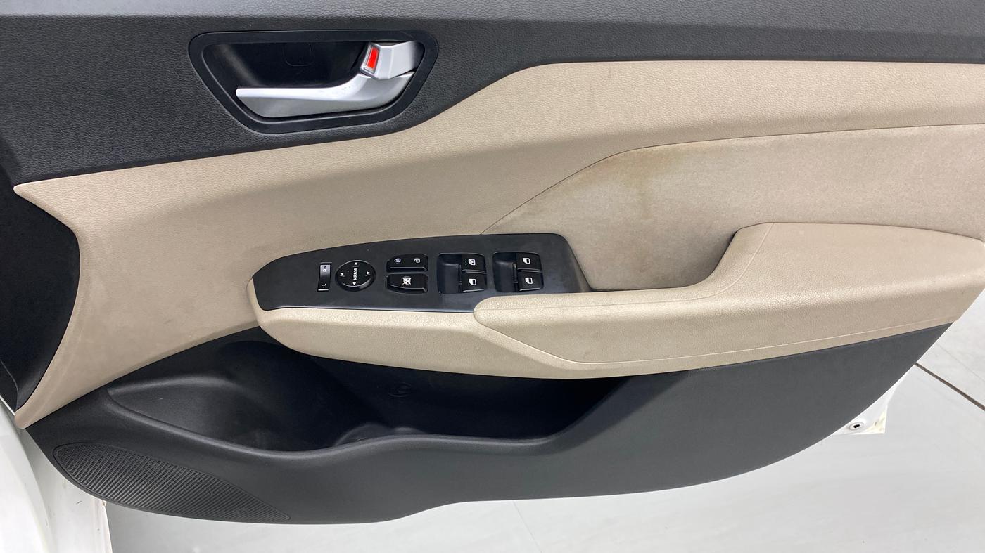 2018 Hyundai Verna 1.4 EX PETROL, Petrol, Manual, 28,388 km, Driver Side Door Panels Control