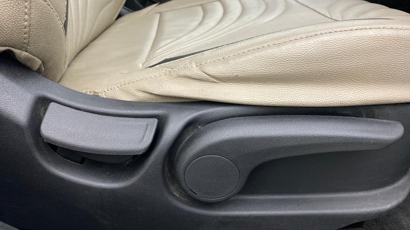 2018 Hyundai Verna 1.4 EX PETROL, Petrol, Manual, 28,388 km, Driver Side Adjustment Panel