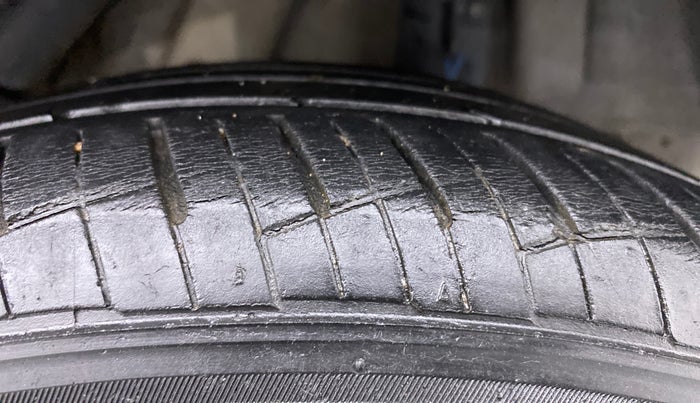 2018 Hyundai Verna 1.4 EX PETROL, Petrol, Manual, 28,388 km, Left Rear Tyre Tread