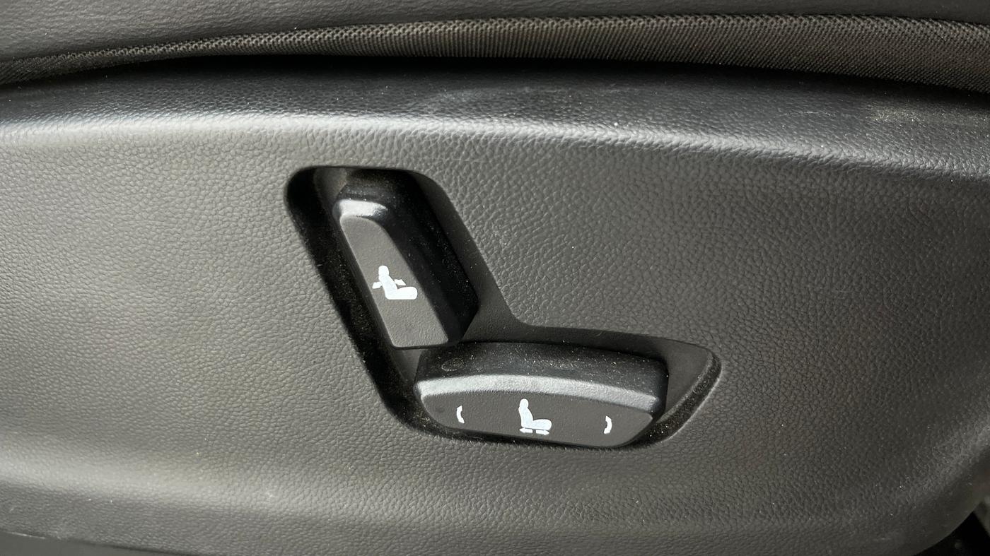 2020 MG HECTOR SHARP 2.0 DIESEL DUAL TONE, Diesel, Manual, 52,590 km, Driver Side Adjustment Panel