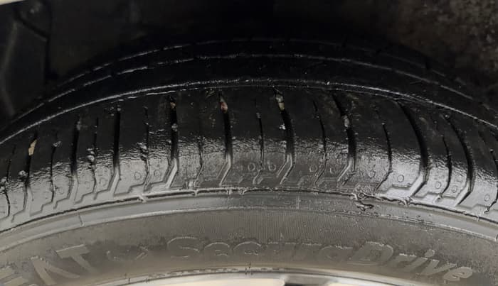 2022 Hyundai NEW I20 ASTA (O) 1.2 AT, Petrol, Automatic, 34,118 km, Right Rear Tyre Tread