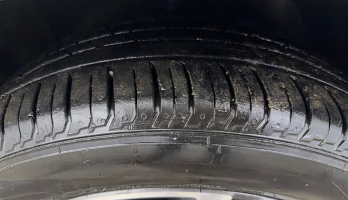 2022 Hyundai NEW I20 ASTA (O) 1.2 AT, Petrol, Automatic, 34,118 km, Right Front Tyre Tread