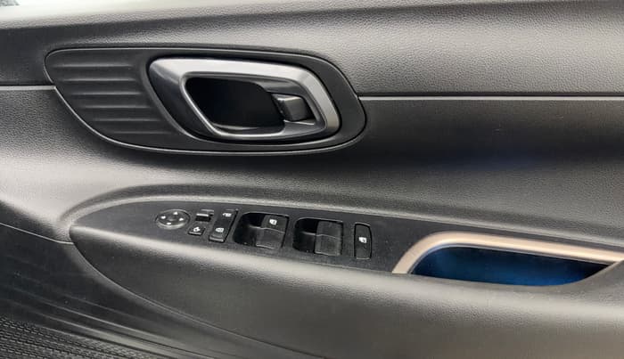 2022 Hyundai NEW I20 ASTA (O) 1.2 AT, Petrol, Automatic, 34,118 km, Driver Side Door Panels Control