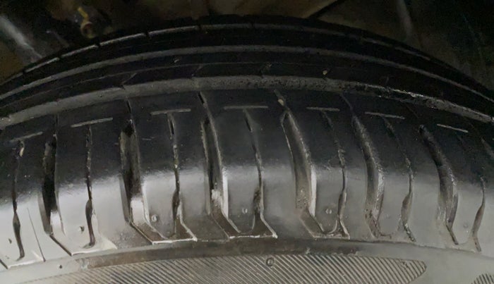 2020 Maruti XL6 ALPHA AT SHVS, Petrol, Automatic, 10,817 km, Left Front Tyre Tread