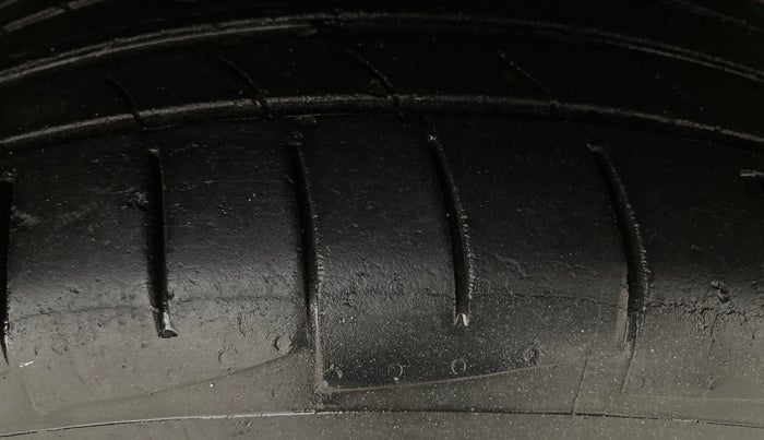 2013 Ford Ecosport AMBIENTE 1.5L DIESEL, Diesel, Manual, 1,16,652 km, Right Front Tyre Tread